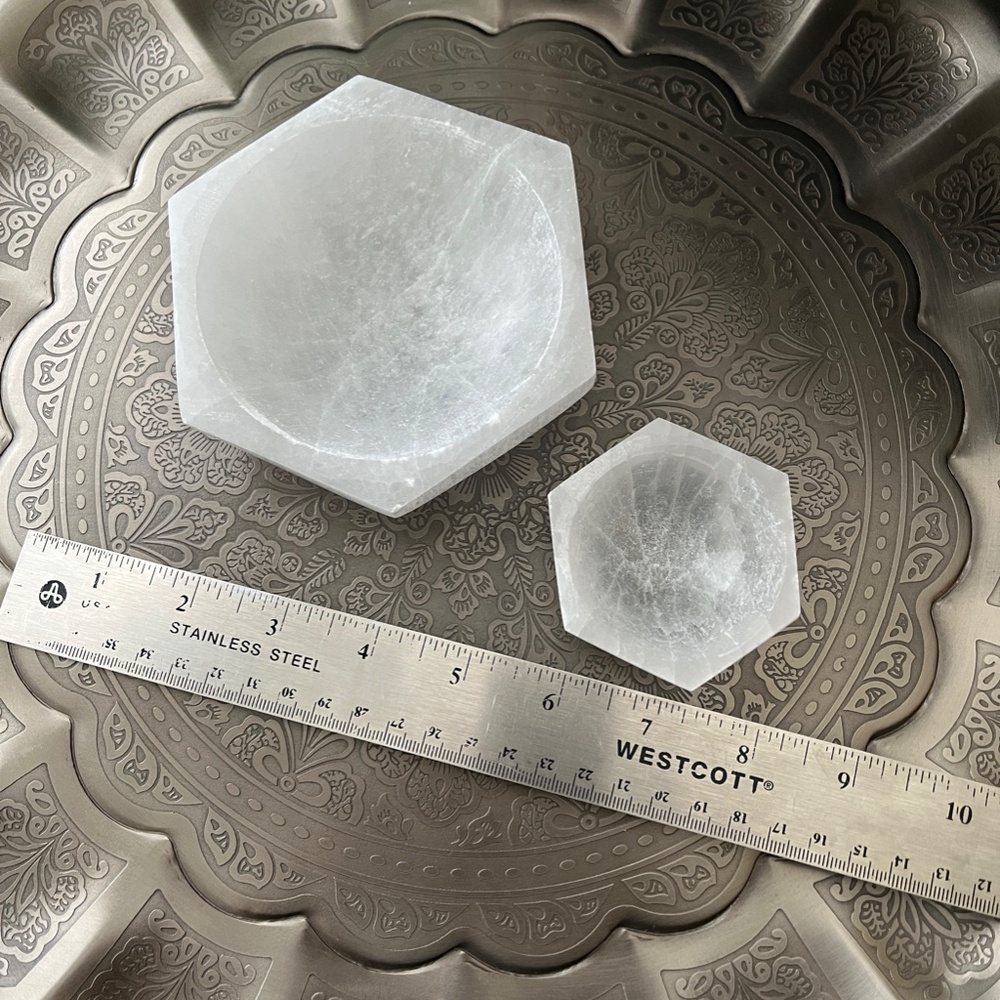 Mini White Selenite Hexagon Bowl - Picture 4 of 8